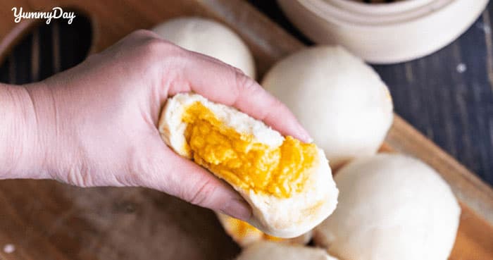 Cách làm bánh bao kim sa trứng muối ngon ngất ngây