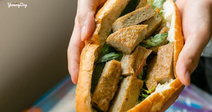 Cách làm bánh mì chả cá ăn kèm nước sốt độc quyền ngon tuyệt