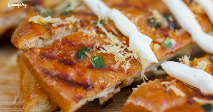 Cách làm bánh mì nướng muối ớt siêu ngon lại siêu đơn giản