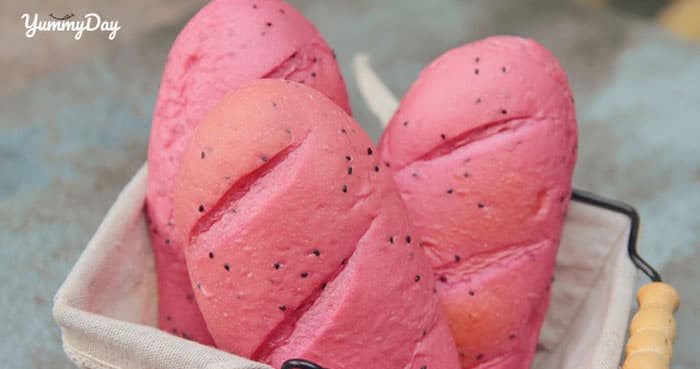 Cách làm bánh mì thanh long cực đơn giản tại nhà