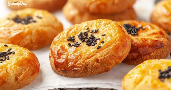 Trổ tài làm bánh quy trứng muối lạ miệng ngon mê ly tại nhà