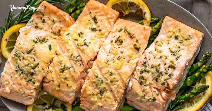 Cá hồi chiên bơ tỏi ngất ngây như dùng bữa ở nhà hàng Tây