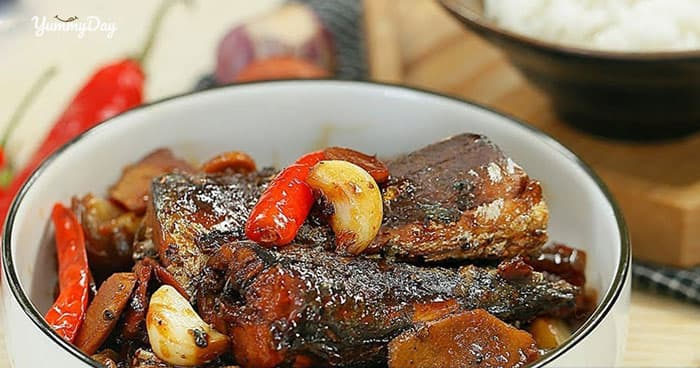 Cá nục kho riềng hấp dẫn làm mới thực đơn gia đình