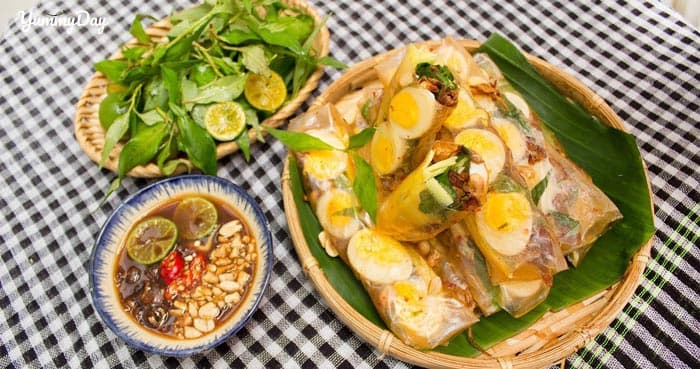 Cách làm bánh tráng cuốn sốt me ăn là nghiện