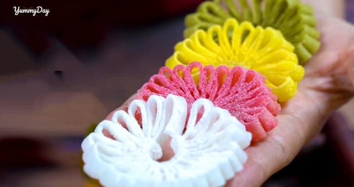 Cách làm mứt dừa hoa cúc hương vị tự nhiên, màu sắc bắt mắt