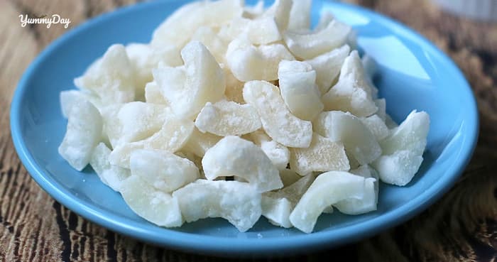 Cách làm mứt dừa non miếng thơm ngon xao xuyến ai cũng mê