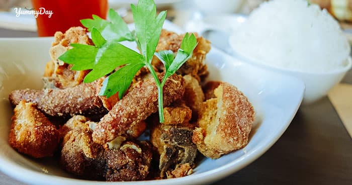 Cách làm nầm lợn chiên giòn tẩm vừng và tỏi ớt đều ngon