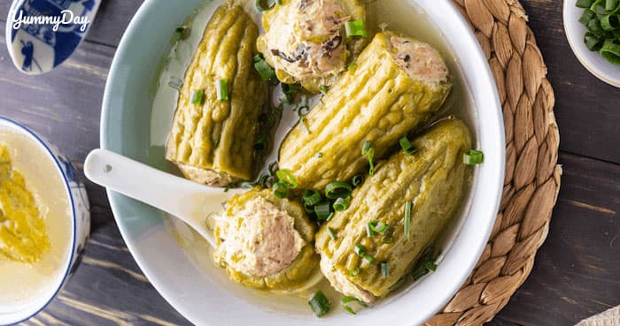Cách nấu canh khổ qua thịt bằm giải nhiệt cơ thể