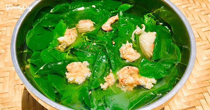 Canh rau ngót nấu tôm bổ sung dưỡng chất dồi dào