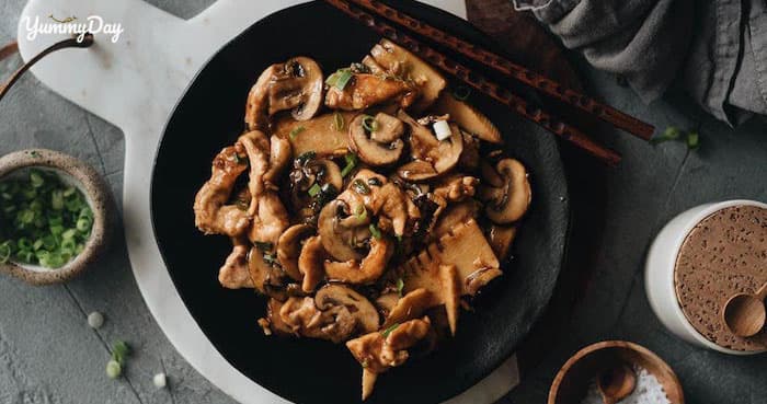 Cách làm Gà xào nấm hương thơm ngon trẻ già đều thích