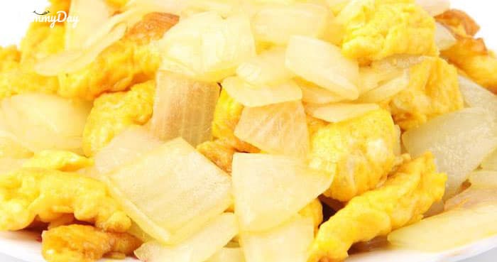 3 cách làm hành tây xào trứng thơm lừng bắt vị lại siêu đơn giản