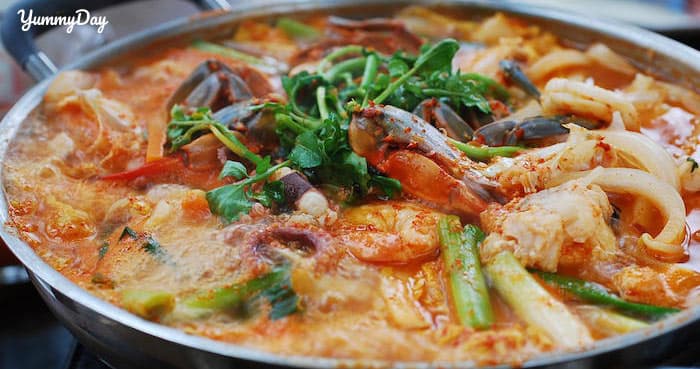 Hướng dẫn cách nấu lẩu mực chua cay ngon chuẩn vị nhà làm