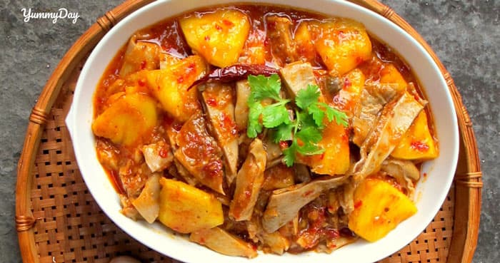 Cách làm lòng heo xào dứa ngon đáo để ai cũng thích mê