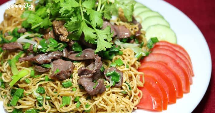 Vào bếp làm mì xào lòng gà ngon giải quyết ngay chiếc bụng đói