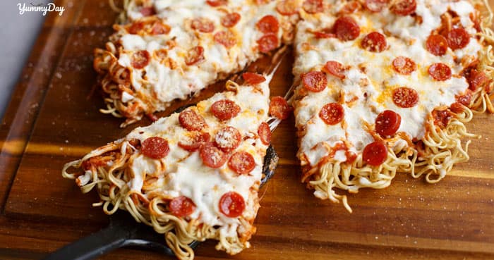 Cách làm pizza mì gói - món ăn vặt cực đơn giản ngay tại nhà