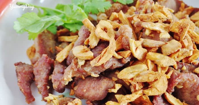 Cách làm thịt heo chiên tỏi hấp dẫn, ăn là thích là ghiền