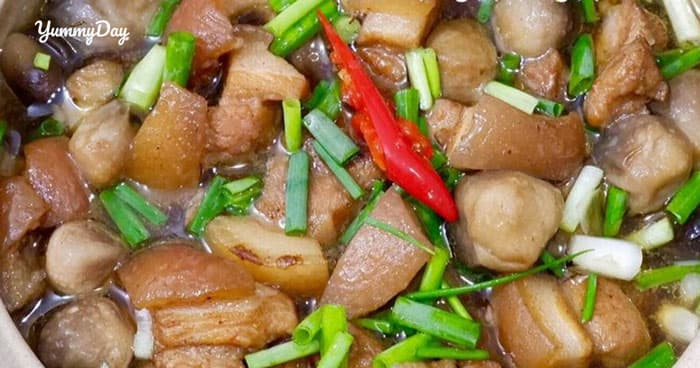 Thịt kho nấm rơm hao cơm tốn gạo ngon xuyến xao cho gia đình