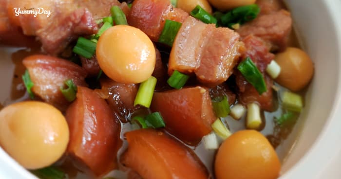 Thịt kho trứng cút độ cuốn hút không chỉ một chút đâu nha
