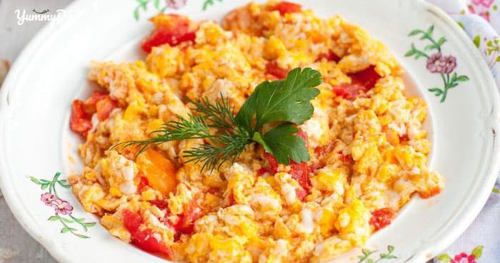 Cách làm trứng chiên cà chua đậm đà đưa cơm