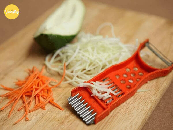 Đu đủ và cà rốt được bào mỏng