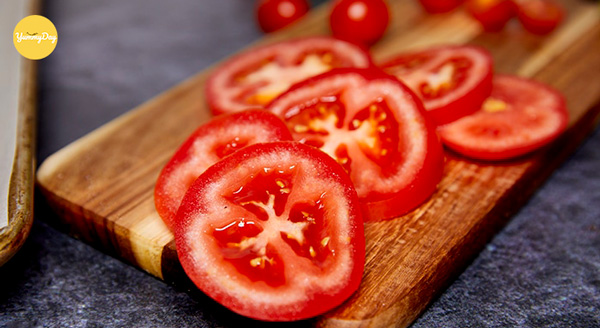 Cà chua xắt lát mỏng