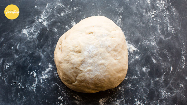 Khi bạn nhào bột,  Tiếp tục tạo hình cho bánh.