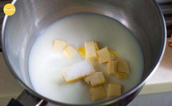 Nấu tan bơ và đường