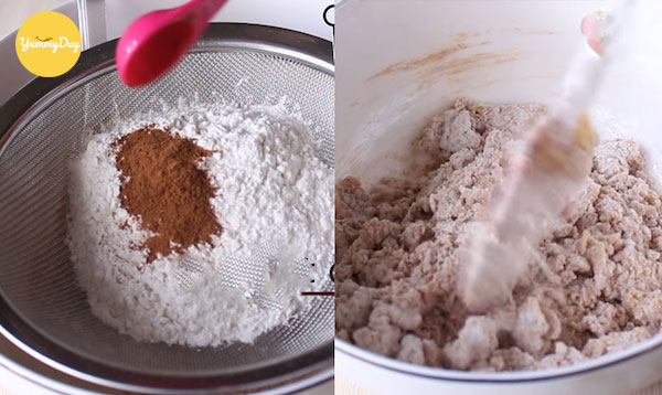 Trộn đều bột mì và bột cacao lại với nhau, rây cho bột mịn
