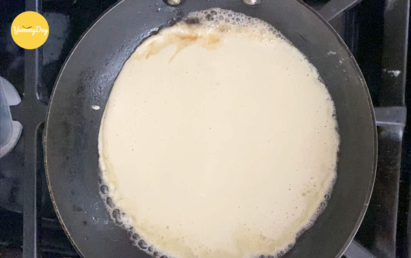 Bắt đầu làm bánh crepe