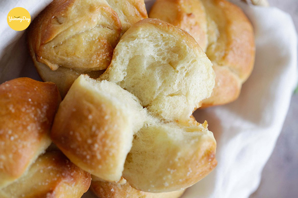 Cách làm bánh mì ngọt thêm mềm ai ăn cũng khen - YummyDay