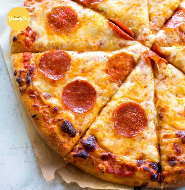 Cách thực hiện bánh pizza ngon giản dị bên trên nhà