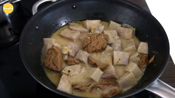Nấu chung thịt vịt với khoai môn