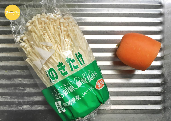 Nguyên liệu làm nấm kim châm xào cà rốt
