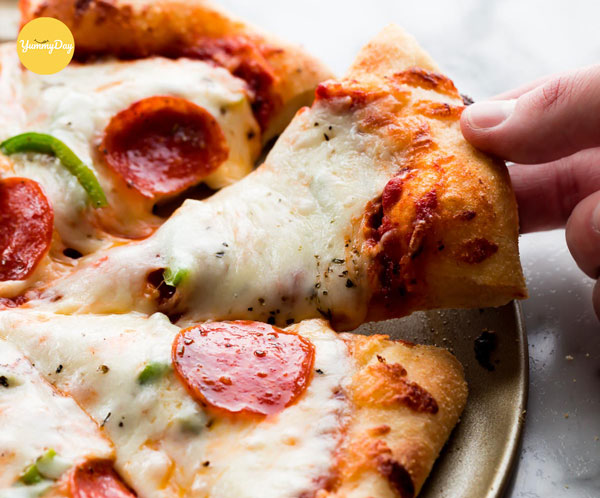 Cách làm pizza xúc xích chuẩn vị